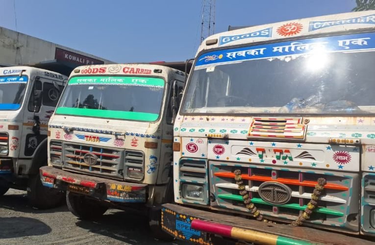 अवैध बालू के परिवहन करने के मामले में कोवाली पुलिस की बड़ी कार्रवाई, तीन हाईवा बालू जब्त