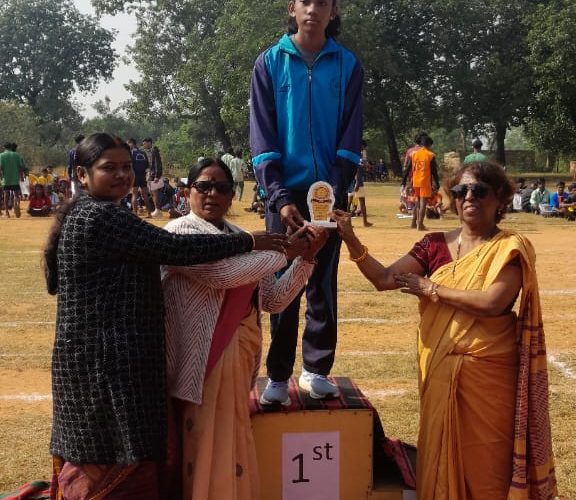 मैकलुस्कीगंज इंटर कालेज में खेलकूद प्रतियोगिता का समापन