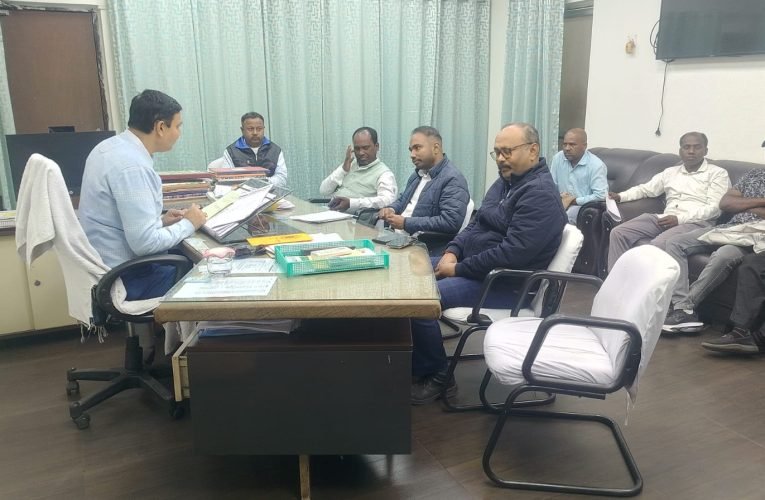 ग्रामीणों व प्रबंधन के बीच वार्ता विफल