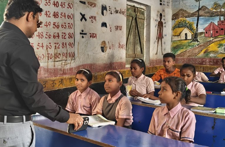 विद्यालय में शिक्षकों की अनुपस्थिति पर कड़ी कार्रवाई, विद्यालय प्रबंधन समिति भंग