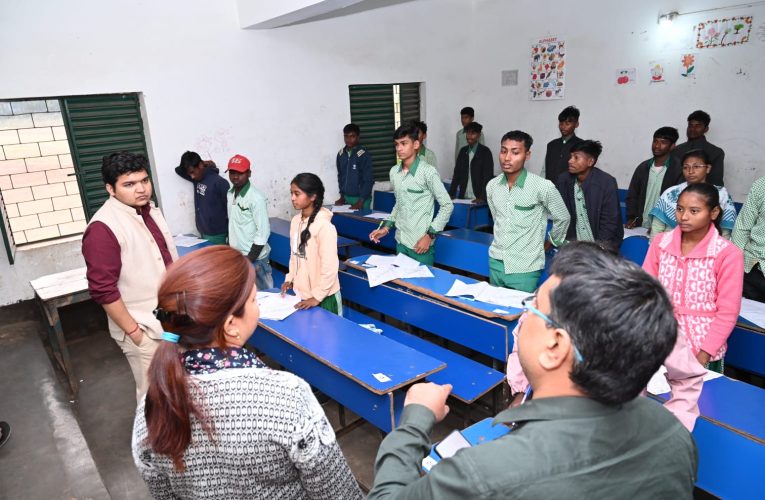 उपायुक्त ने प्री-बोर्ड परीक्षा केंद्रों का किया निरीक्षण पाकुड़