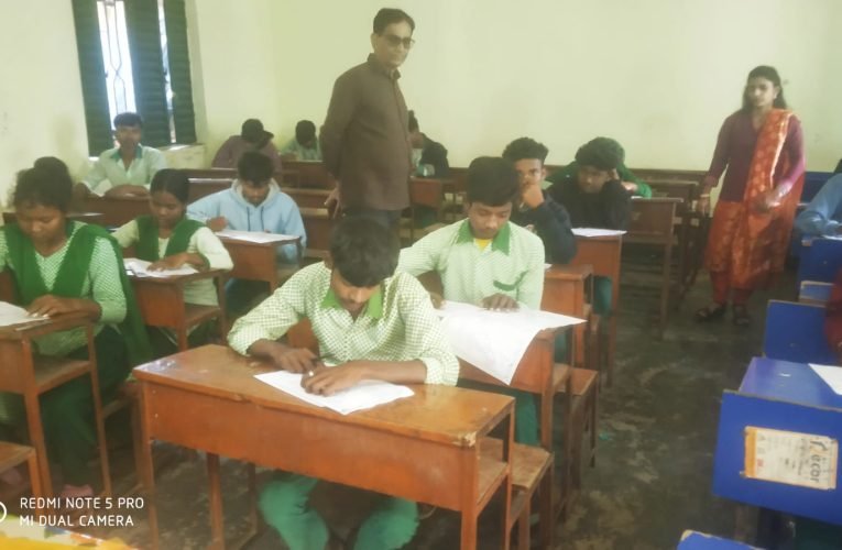 प्रखंड के चार स्कूलों में हुई प्री बोर्ड परीक्षा .