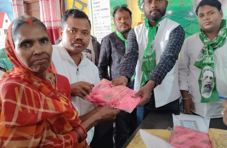 खलारी प्रखंड के चूरी दक्षिणी एवं चूरी पश्चिमी में आपकी योजना आपकी सरकार आपके द्वार कार्यक्रम का आयोजन