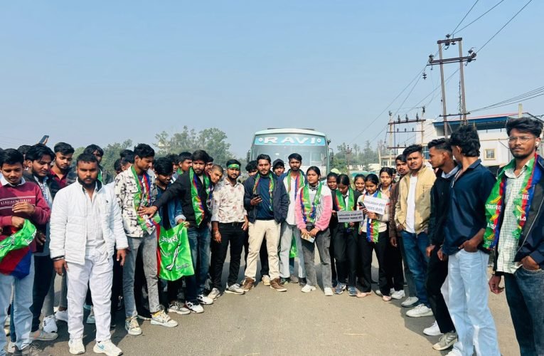 शिक्षा के लिए भिक्षा आंदोलन में आजसू छात्र संघ के लोग रांची हुए रवाना