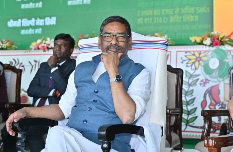 मुख्यमंत्री हेमन्त सोरेन की दूरदर्शी सोच और कुशल नेतृत्व में राज्य सरकार के एक वर्ष पूर्ण होने पर मोरहाबादी मैदान, रांची में आयोजित हुआ भव्य राज्यस्तरीय समारोह, मुख्यमंत्री ने उपलब्धियां से कराया अवगत