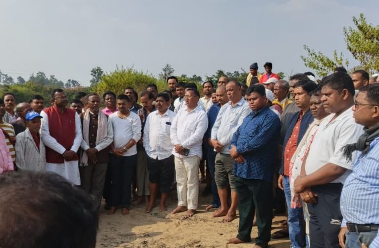 योधेश्वर सिंह भोगता के अंतिम संस्कार में शामिल हुए सैकड़ों लोग नम आंखों से दी गयी विदाई