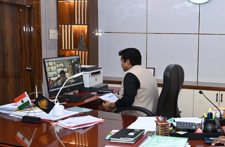 उपायुक्त ने 10वीं एवं 12वीं बोर्ड परीक्षा को लेकर की समीक्षा बैठक