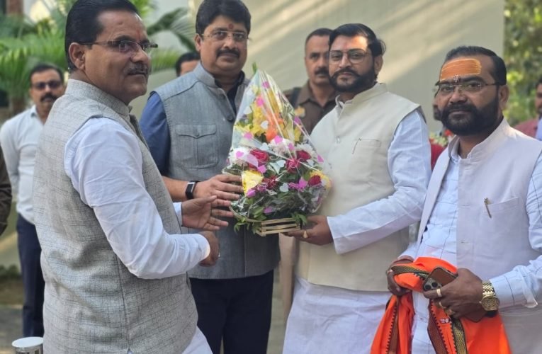 हिंदुत्व और संगठन मजबूती को लेकर करणी सेना प्रतिनिधिमंडल ने राजा भैया से की औपचारिक मुलाकात