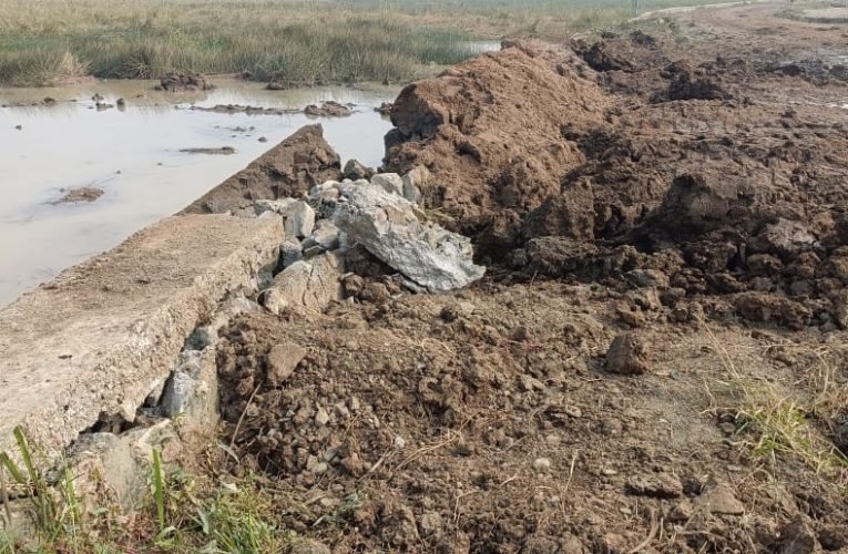 तीन करोड़ की योजना, काम पूरा भी नहीं हुआ और टूटने लगा गार्डवाल