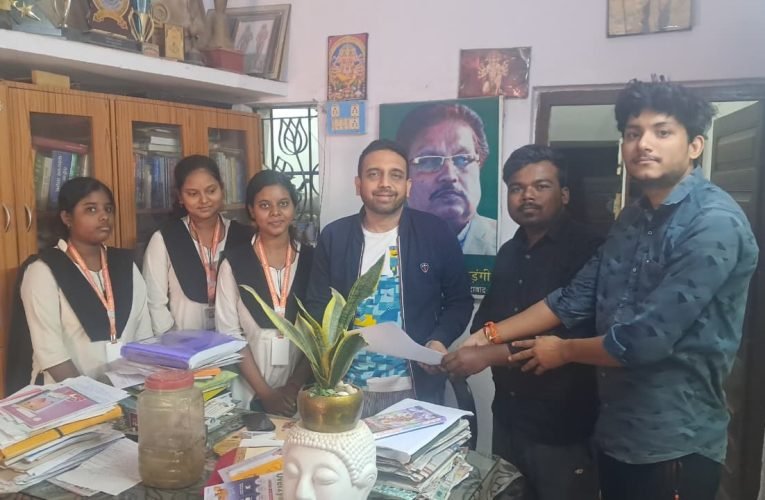 छात्रवृत्ति तकनीकी समस्या लेकर कुणाल षाड़ंगी से मिले विद्यार्थी, मिला समाधान का आश्वासन