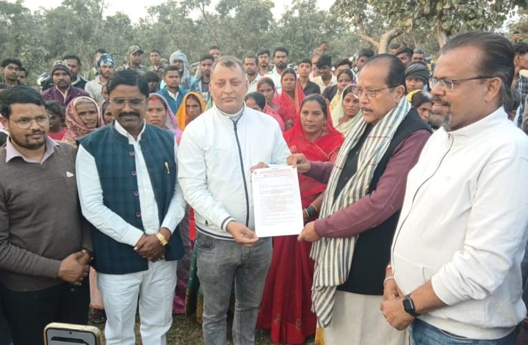 वित्त मंत्री ने किया कुन्दरी लाह बागान का निरीक्षण