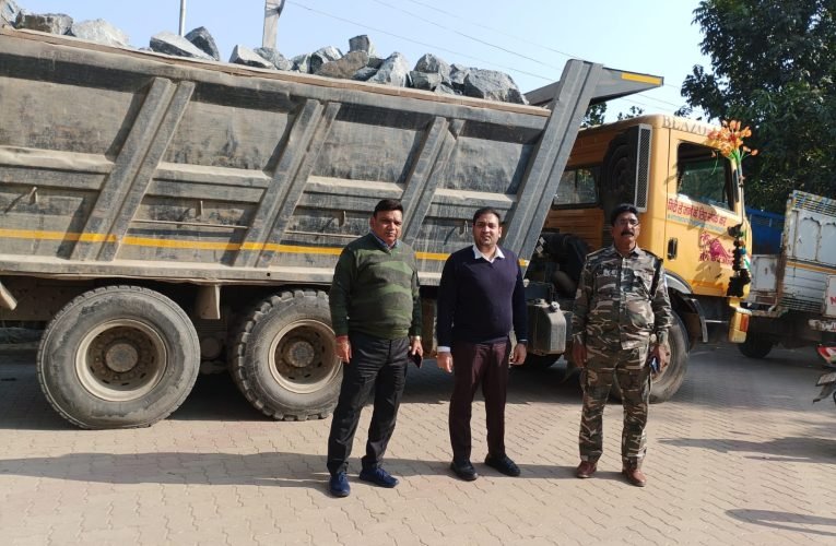 अवैध खनन एवं अवैध परिवहन पर नियंत्रण स्थापित करने हेतु खोरीमहुआ अनुमंडल प्रशासन द्वारा सतत अभियान चलाया गया