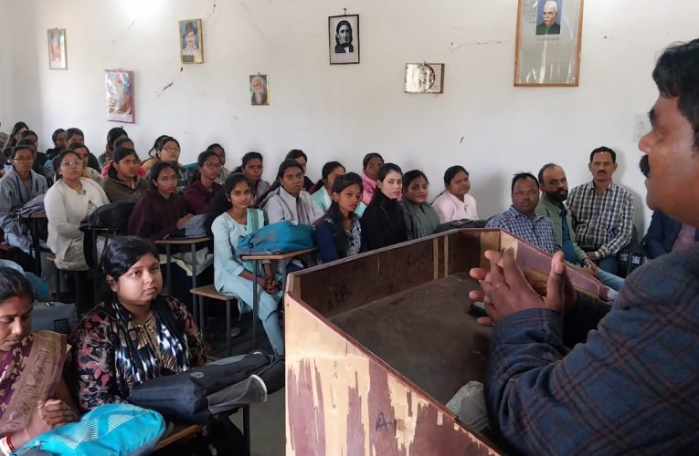 बहरागोड़ा महाविद्यालय में बीएड सत्र 2025–27 की शुरुआत, प्राचार्य ने छात्रों को दिया प्रेरक संदेश