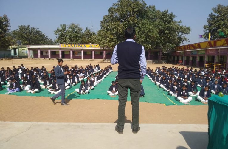 विश्व मानवाधिकार दिवास पर सरना एकेडमी में कानूनी जागरूकता पर कार्यशाला का आयोजन