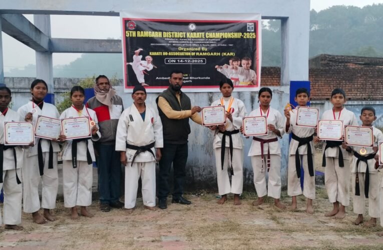 रामगढ़ जिला कराटे प्रतियोगिता में पदक जीतने वाले खिलाड़ियों का भुरकुंडा में हुआ सम्मान, राज्य स्तर के लिए चयनित
