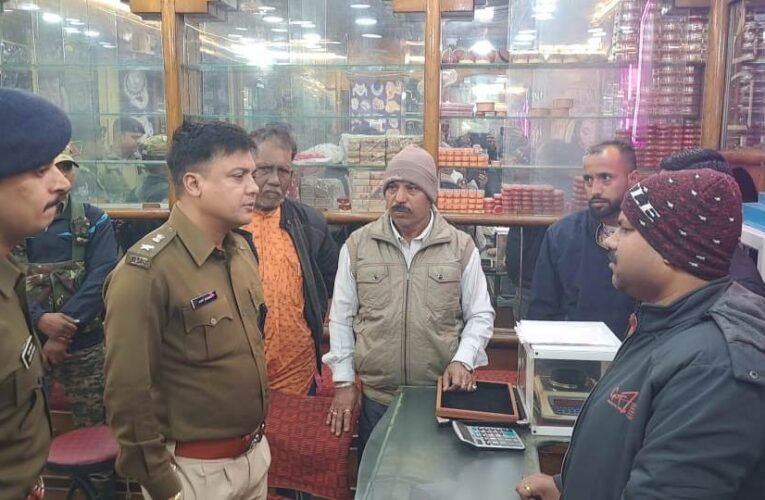 डकैती कांड मामले को लेकर रामगढ़ एसपी ने भुरकुंडा क्षेत्र का किया दौरान