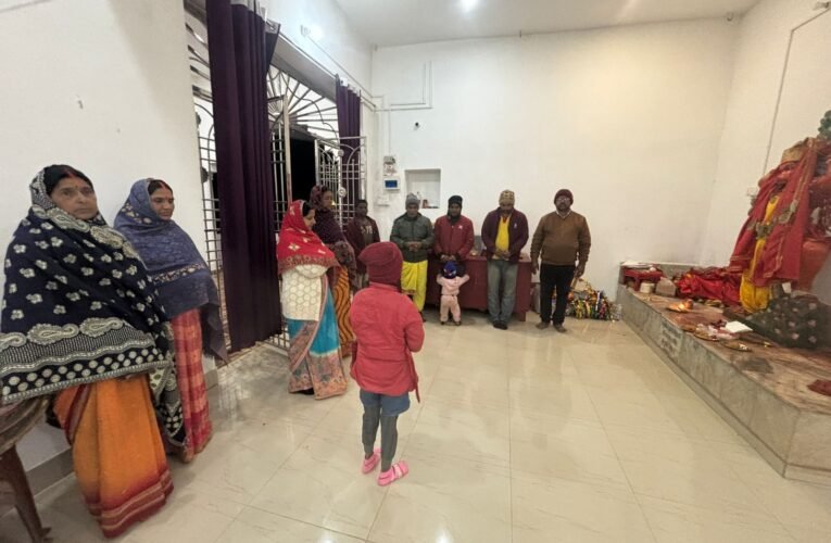 नेतरहाट: बांग्लादेश में हिंदू की हत्या पर जताया रोष, मौन रख दी गई श्रद्धांजलि