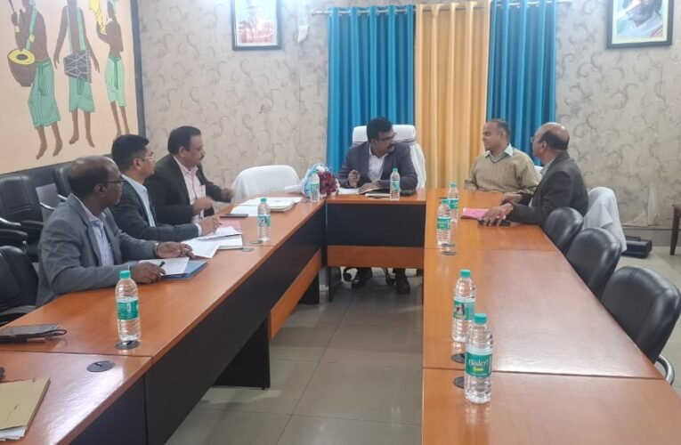 मुख्य निर्वाचन पदाधिकारी ने पूर्वी सिंहभूम में कम पैतृक मैपिंग वाले मतदान केंद्रों का निरीक्षण