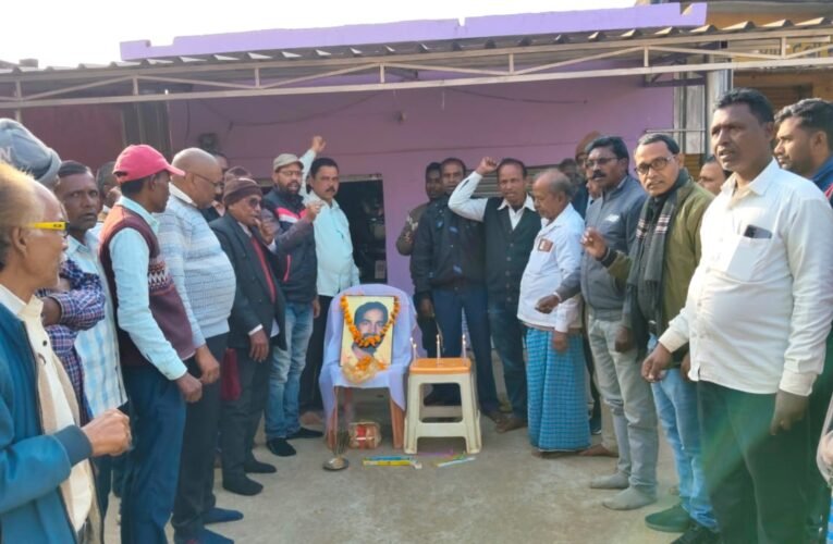 ईचागढ़: शहीद निर्मल महतो का 75 वां जन्म जयंती पर दी गई श्रद्धांजलि