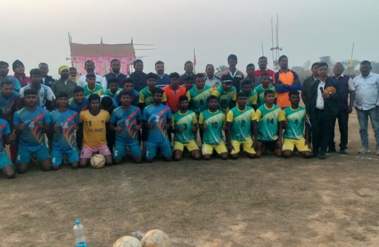 उदल गांव में एक दिवसीय फुटबॉल प्रतियोगिता खेल का आयोजन