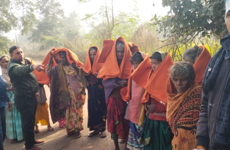 मनातू प्रखंड के उरूर गांव में कंबल वितरण कार्यक्रम आयोजित