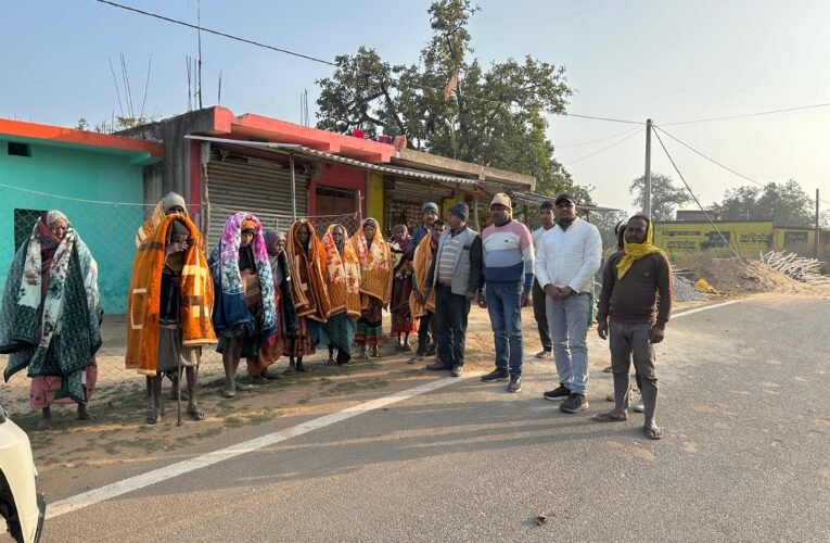 अटल बिहारी वाजपेयी की 101वीं जयंती पर हेरहंज में कम्बल वितरण, सांसद काली चरण सिंह के सौजन्य से हुआ आयोजन