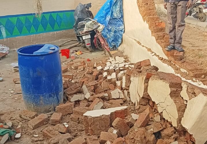 पेटरवार प्रखंड में जंगली हाथी का उत्पात, कई घरों में तोड़फोड़