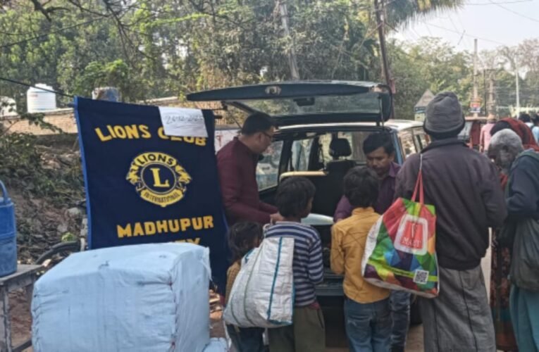लायंस क्लब मधुपुर यूनिटी ने असहायों को कराया पौष्टिक भोजन,सामाजिक सेवा की मिसाल पेश की