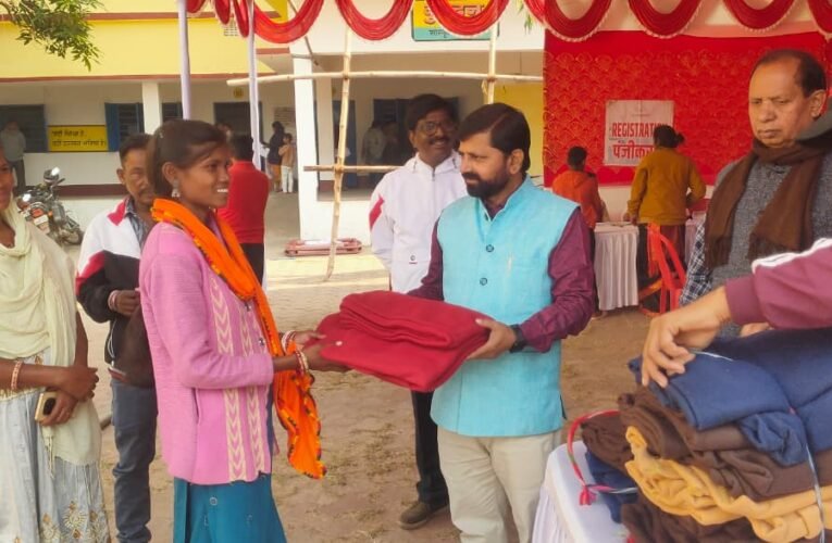 मेगा हेल्थ कैंप में 350 मरीजों की जाँच, 80 को मिला कंबल