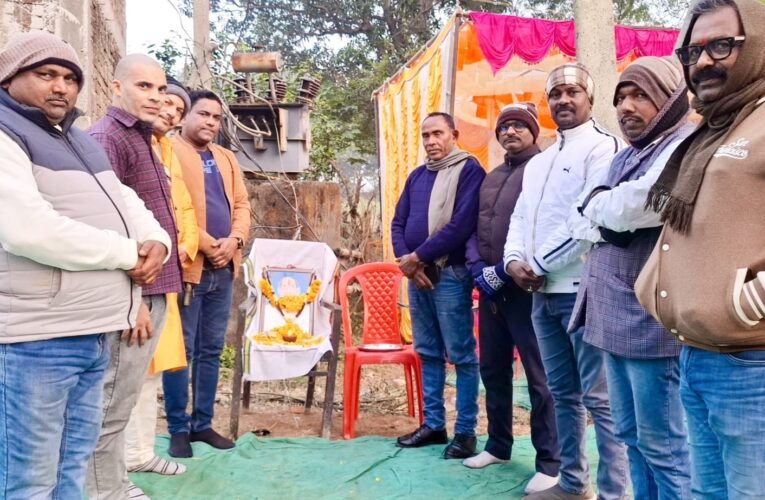 श्राद्ध कर्म में उमड़ा समाज व कला जगत का समर्थन, केशव पाठक को दी श्रद्धांजलि