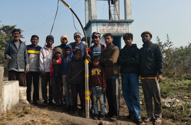 चूरी मध्य पंचायत के लंबा धौड़ा में खराब जलमीनार रांची डीसी के पहल के बाद हुआ दुरुस्त, ग्रामीणों ने जताया आभार