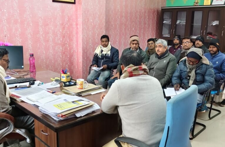 बीडीओ ने लाभुको की गृह प्रवेश कराने की दी निर्देश