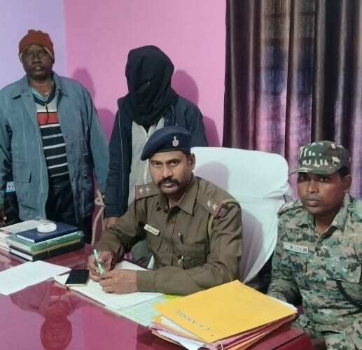 तेनुघाट डैम से चोरी गई बाइक बरामद, आरोपी गिरफ्तार