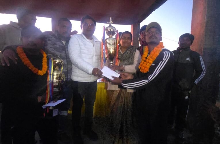 तृतीय सुकुरहुटू टोला स्तरीय क्रिकेट टूर्नामेंट का समापन