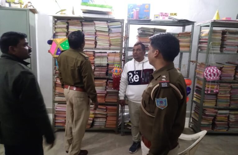 बहरा गोड़ा कॉलेज बीएड रिकॉर्ड रूम का ताला टूटा, पुलिस पहुंची