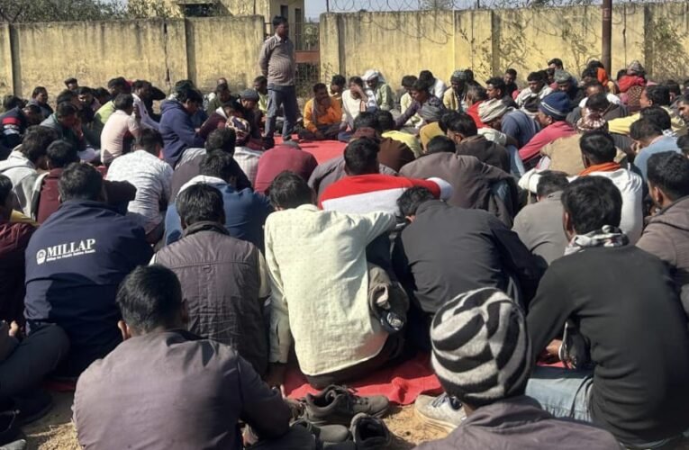 तेतरियाखाड़ कोलियरी में हाइवा से कोयला ढुलाई का ट्रक मालिकों ने किया विरोध, आंदोलन की दी चेतावनी