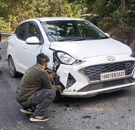 लातेहार जिला प्रशासन ने सिखाया जनमानस को परिवहन करने पर गांधीगिरी, माला पहनाकर कर चलाया अभियान