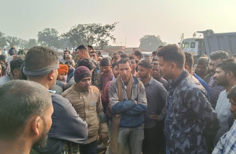 कोयला लदे ट्रेलर की चपेट में आने से मोटरसाइकिल सवार की मौत