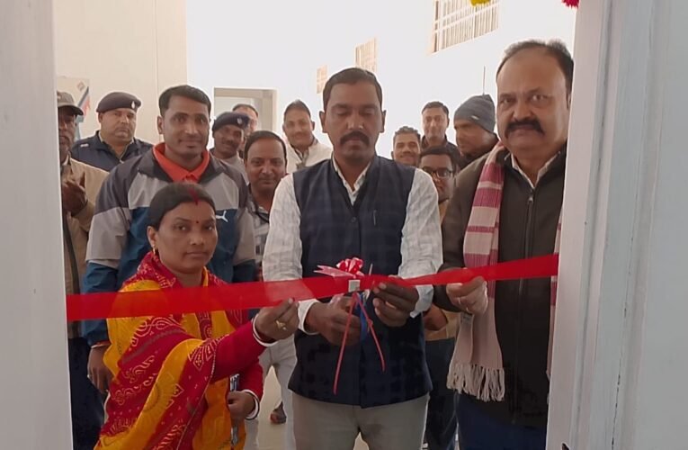 आधार पंजीकरण केंद्र का हुआ उद्घाटन