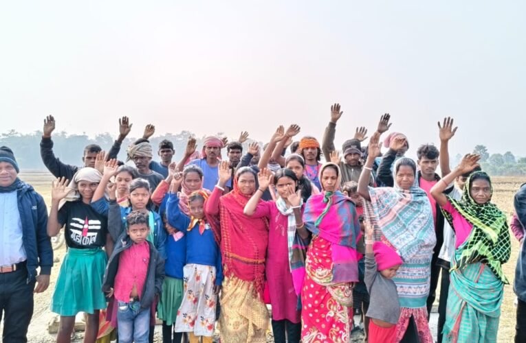 पीसीसी सड़क निर्माण में अनियमितता का आरोप, ग्रामीणों ने किया हंगामा -मौके पर ग्रामीणों ने कराया काम बंद…