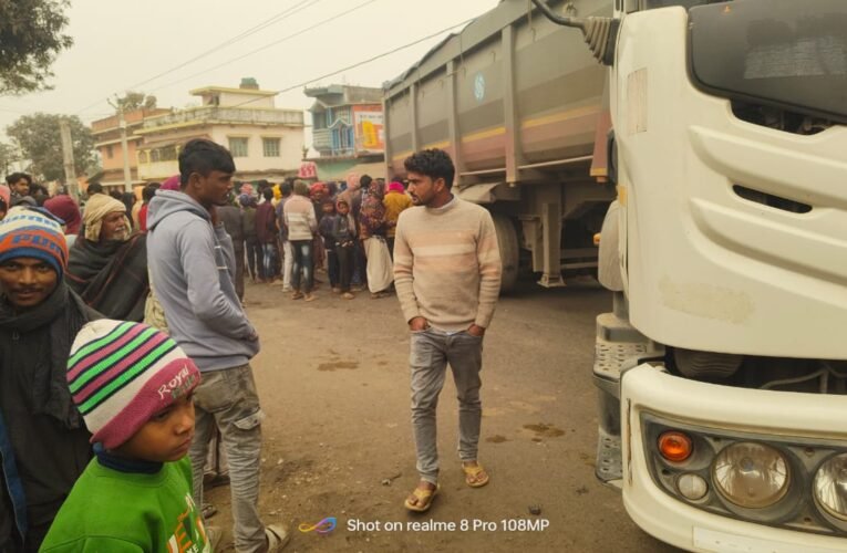 पत्थर लदे ट्रेलर से कुचले जाने पर सात वर्षीय बच्चा गम्भीर रूप से घायल