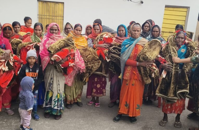 जिप सदस्य व मजदूर नेता ने 600 जरूरतमंदों के बीच बांटे कंबल