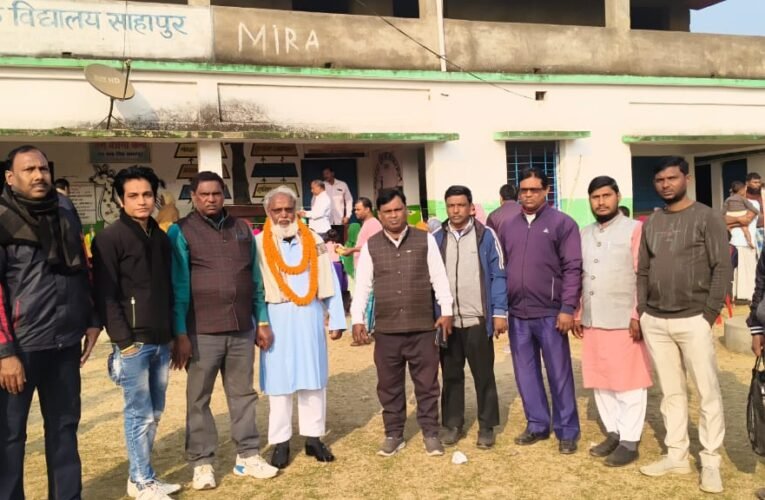 साहापुर विद्यालय में सहायक अध्यापक का विदाई समारोह आयोजित