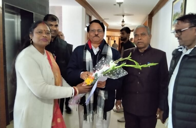 कांग्रेस नेत्री इंदिरा तुरी ने की कांग्रेस प्रदेश प्रभारी से मुलाकात