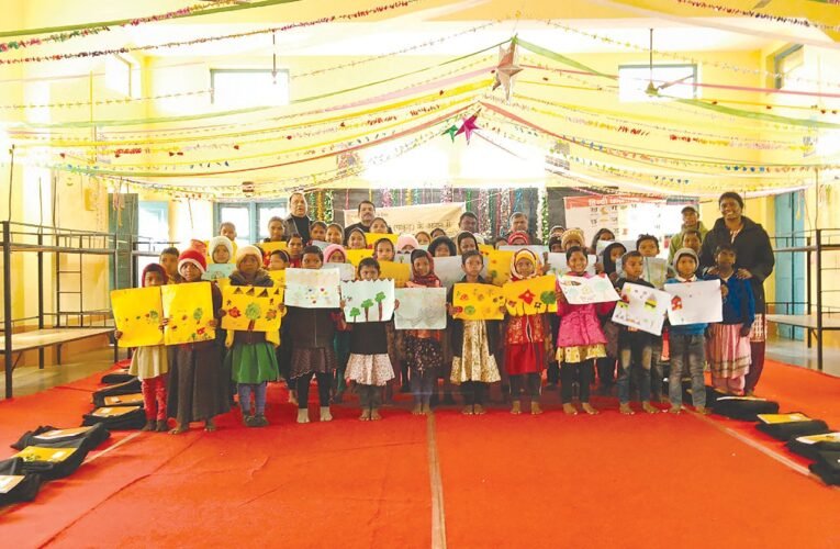 पहाड़िया बच्चों में छिपी है रचनात्मक प्रतिभा: एसडीओ