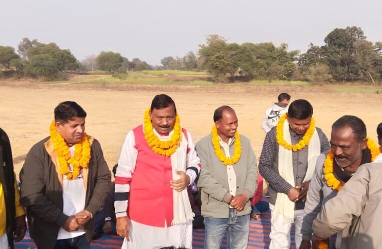 भुईयां समाज के वनभोज कार्यक्रम मे विधायक शशिभूषण मेहता हुए शामिल