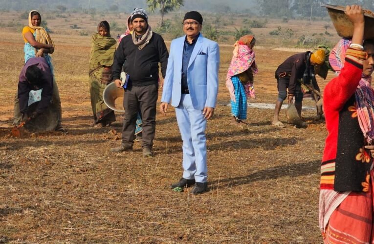 मनरेगा योजनाओं में गुणवत्ता को लेकर बीडीओ ने योजनाओं का किया निरीक्षण