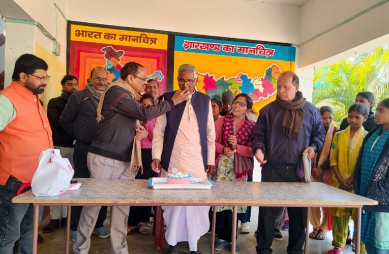 जीसीजेडी हाई स्कूल में संस्थापक कुंदन कुमार सिंह का मना 74वां जन्मदिन