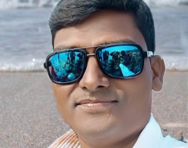 गालूडीह थाना क्षेत्र के खडिया कॉलोनी के ग्राहक सेवा केंद्र के संचालक को गोली मारकर हत्या ग्राहक सेवा केंद्र का संचालक थे तारा पदो महतो