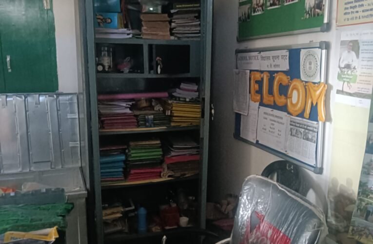 शनिवार रात्रि राजकीय मध्य विद्यालय महेशरा में चोरी, लाखों के शैक्षणिक उपकरण गायब